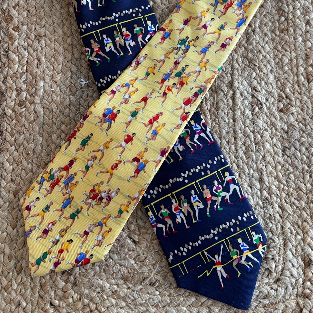Alynn Neckwear Men's 100% silk tie Runnin Pattern - “Finish Line” “ Morning Run”